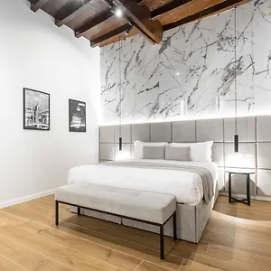 At Luxury Navona Rom